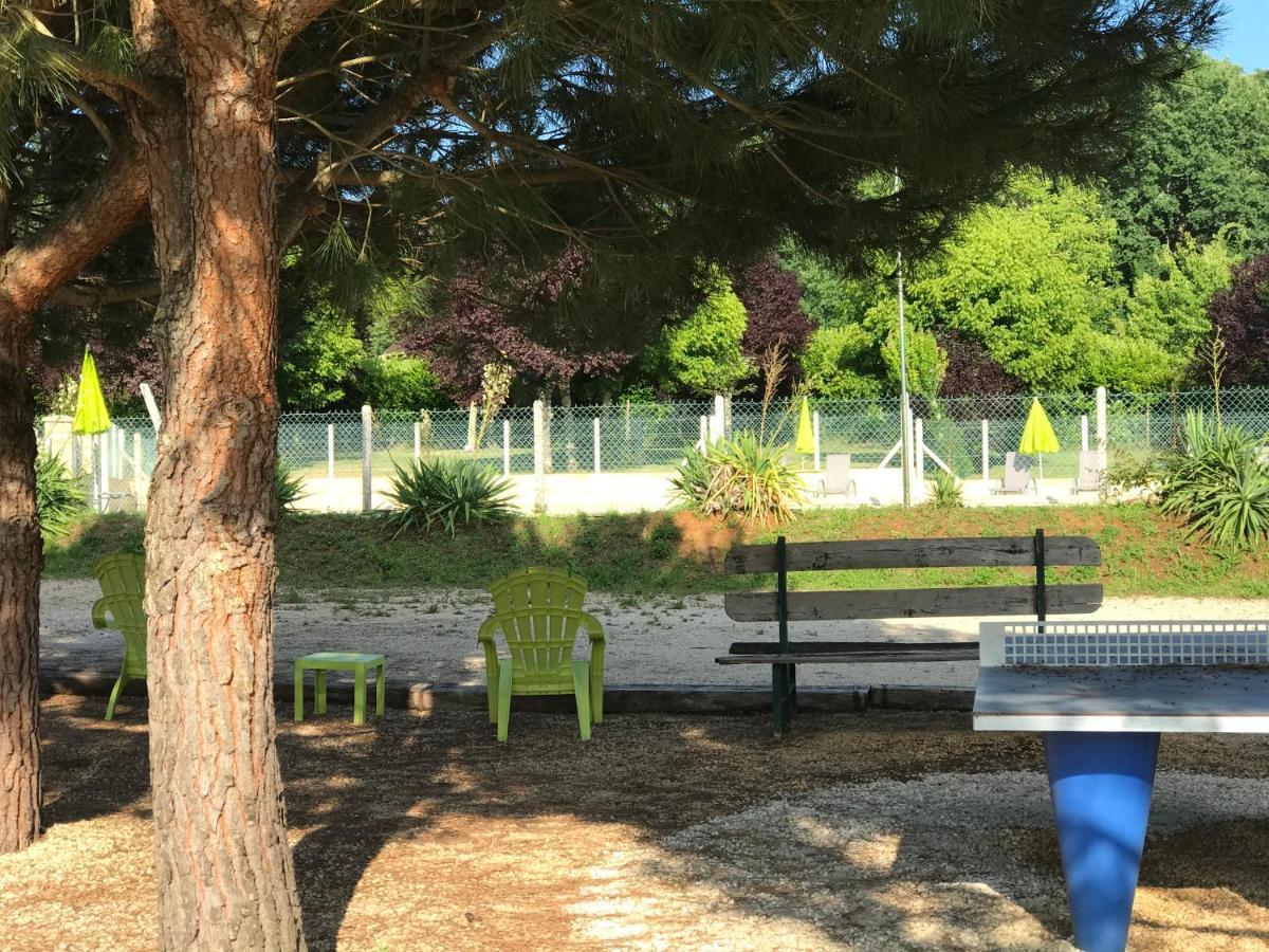 Отель Camping Le Mondou Saint-Julien-de-Lampon Экстерьер фото