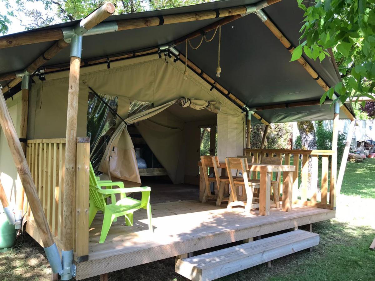 Отель Camping Le Mondou Saint-Julien-de-Lampon Экстерьер фото