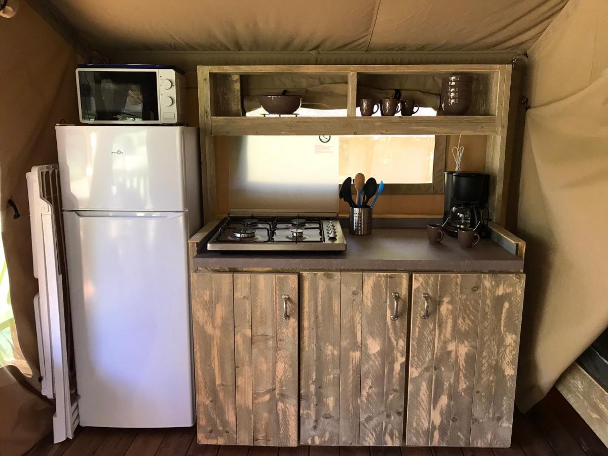 Отель Camping Le Mondou Saint-Julien-de-Lampon Экстерьер фото