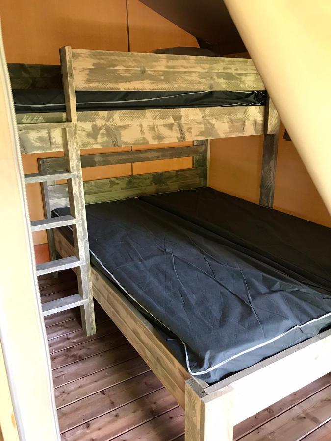 Отель Camping Le Mondou Saint-Julien-de-Lampon Экстерьер фото